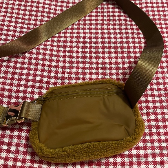 Lululemon Belt Bag🤎 - Picture 3 of 5